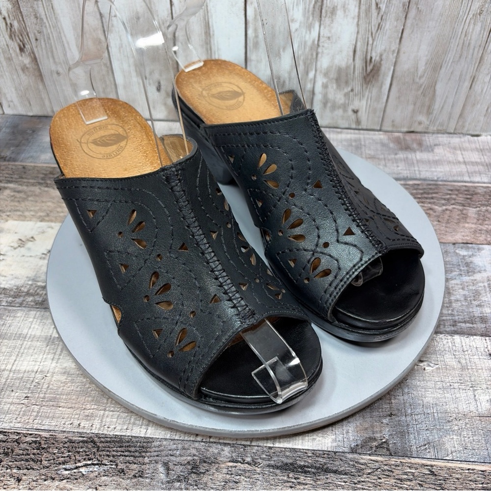 Nurture Billie Women’s Black Leather Slide Sandals Size 6M